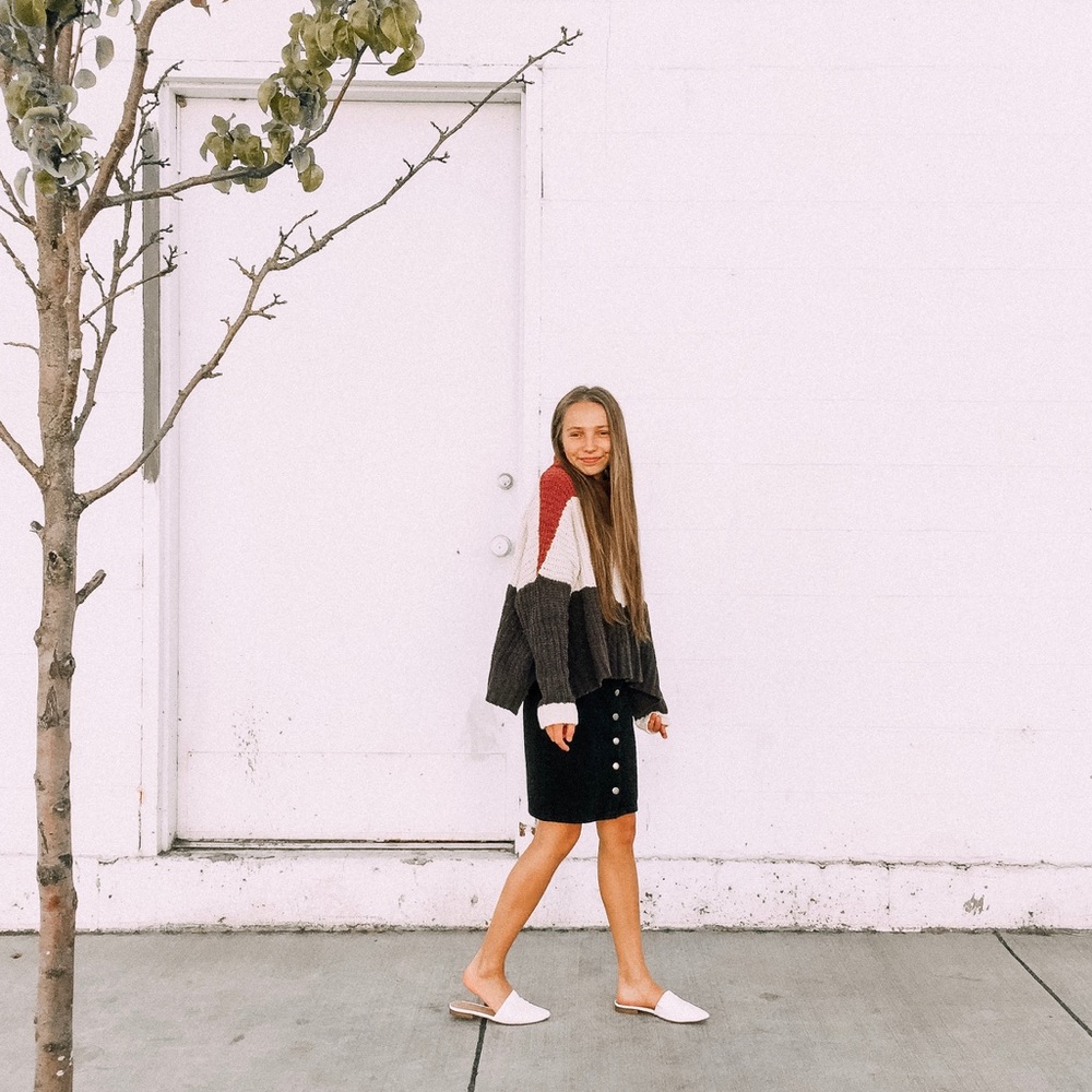 Only TWO LEFT! 💓 The ILONA Striped Block Sweater - Picture 5 of 8